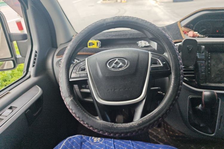Used SAIC MAXUS Xintu V80 2018 2.5T AMT Zunjie Short Wheelbase Mid-Roof 7-Seater Steering Wheel