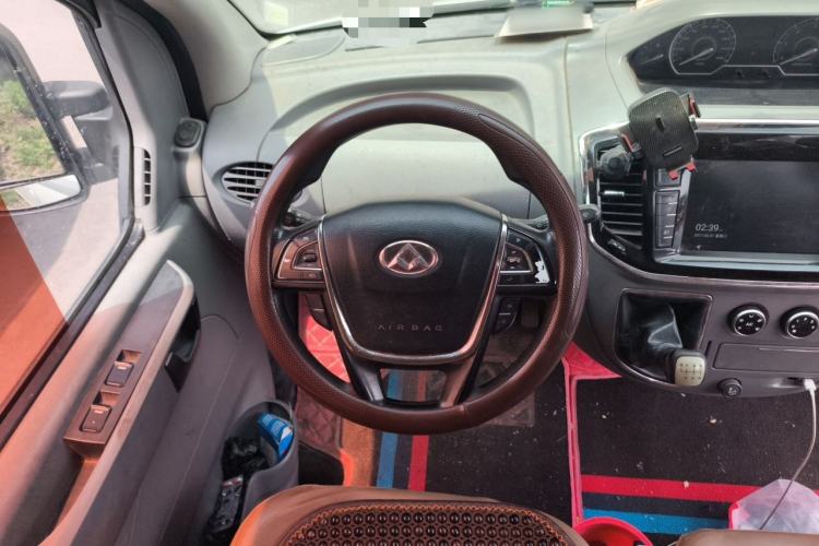 Used SAIC MAXUS Xintu V80 2018 2.5T 6-Speed Manual Aowentong Long-Wheelbase Mid-Roof 7/10-Seater Steering Wheel