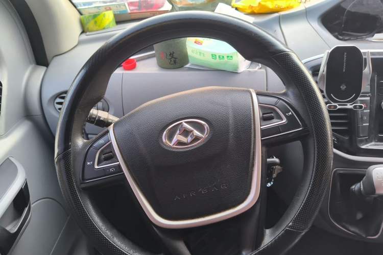 Used SAIC MAXUS Xintu V80 2018 2.5T 6-Speed Manual Aotuntong Facelifted Short-Wheelbase Ultra-Low Roof 5-6 Seater Steering Wheel