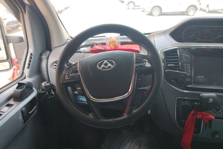 Used SAIC MAXUS Xintu V80 2018 2.5T AMT Aoyuntong Short Wheelbase Ultra-Low Roof 5-6 Seater Steering Wheel