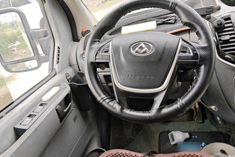 Used SAIC MAXUS Xintu V80 2018 2.5T 6-Speed Manual Aotuntong Facelifted Long Wheelbase Mid-Height 7-Seater Steering Wheel