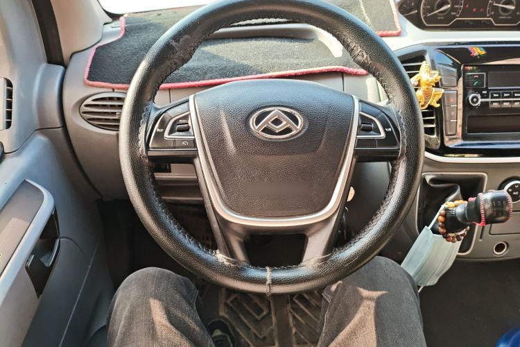 Used SAIC MAXUS Xintu V80 2018 2.5T 6-Speed Manual Aoyuntong Short Wheelbase Mid-Height 5-6 Seater Steering Wheel
