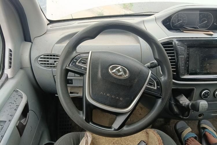 Used SAIC MAXUS Xintu V80 2018 2.5T 6-Speed Manual Elite Edition Long Wheelbase Mid-Height 7/10-Seater Steering Wheel