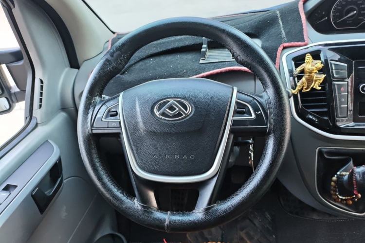 Used SAIC MAXUS Xintu V80 2018 2.5T 6-Speed Manual Aoyuntong Short Wheelbase Mid-Height 5-6 Seater Steering Wheel