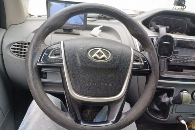 Used SAIC MAXUS Xintu V80 2018 2.5T 6-speed manual van long-wheelbase mid-roof 2-3 seats Steering Wheel