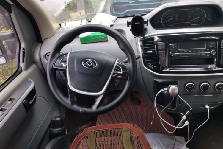 Used SAIC MAXUS Xintu V80 2018 2.5T 6-Speed Manual Commercial Long Wheelbase Mid-Height 9-Seater Steering Wheel