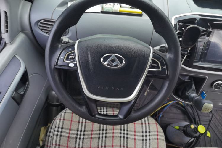 Used SAIC MAXUS Xintu V80 2018 2.5T 6-speed manual Aoyuntong long-wheelbase high-roof model with 7/10 seats Steering Wheel