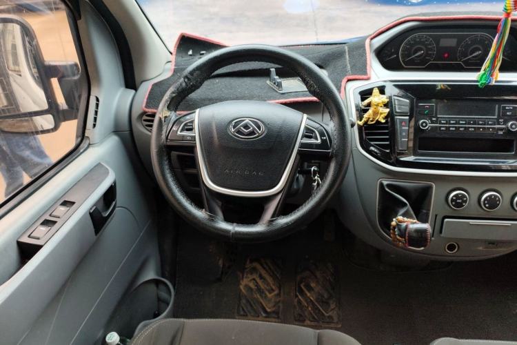 Used SAIC MAXUS Xintu V80 2018 2.5T 6-Speed Manual Aoyuntong Short Wheelbase Mid-Height 5-6 Seater Steering Wheel