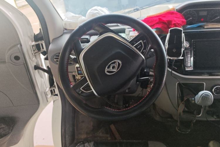 Used SAIC MAXUS Xintu V80 2018 2.5T 6-speed manual Aoyuntong short-wheelbase ultra-low roof 5- or 6-seat model Steering Wheel