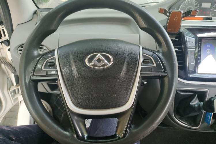 Used SAIC MAXUS Xintu V80 2018 2.5T 6-Speed Manual Aowentong Long-Wheelbase Mid-Roof 7/10-Seater Steering Wheel