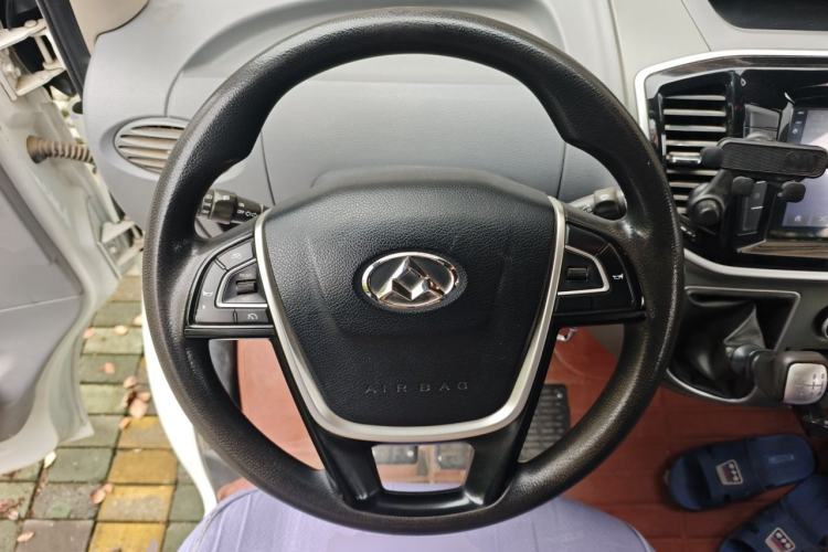 Used SAIC MAXUS Xintu V80 2018 2.5T 6-Speed Manual Aoyuntong Short Wheelbase Mid-Height 5-6 Seater Steering Wheel