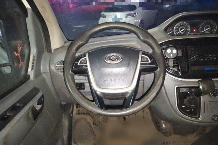 Used SAIC MAXUS Xintu V80 2018 2.5T AMT Aoyuntong Short Wheelbase Mid-Roof 5-6 Seater Steering Wheel