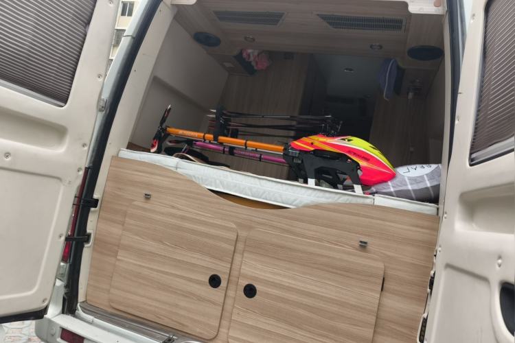 Used SAIC MAXUS Xintu V80  Trunk