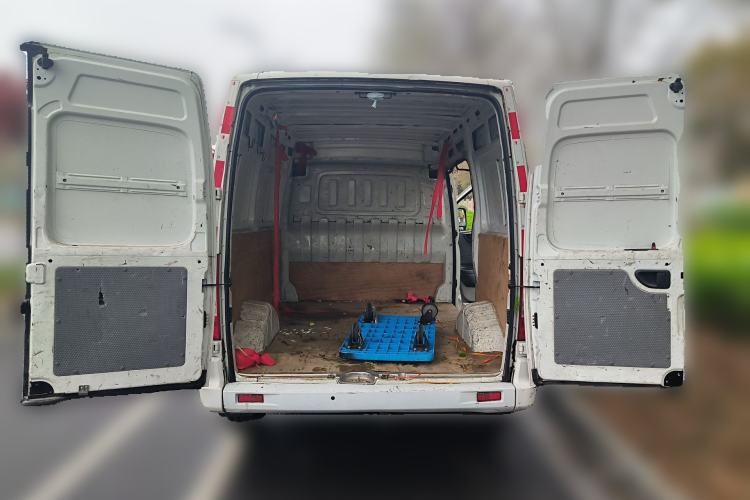 Used SAIC MAXUS Xintu V80  Trunk