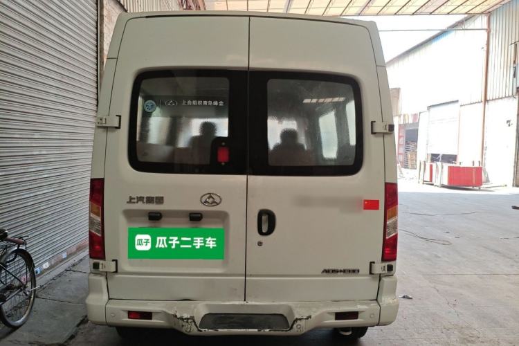 Used SAIC MAXUS Xintu V80 2018 2.5T 6-Speed Manual Aoyuntong Short Wheelbase Mid-Height 5-6 Seater Trunk