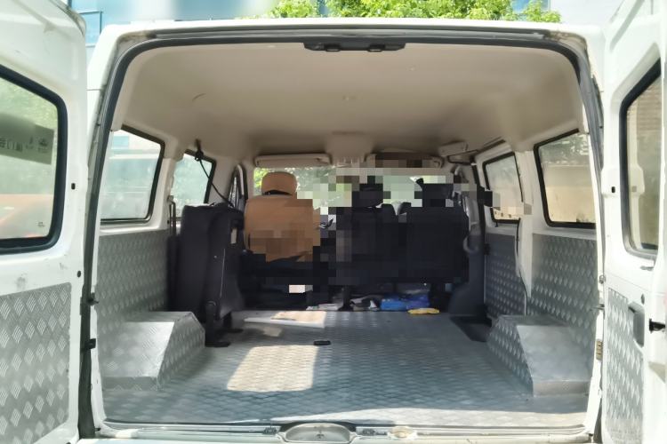 Used SAIC MAXUS Xintu V80 2018 2.5T AMT Elite Edition Long Wheelbase Mid-Roof 5-Seater Trunk