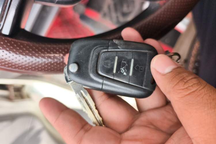 Used SAIC MAXUS Xintu V80 2018 2.5T 6-Speed Manual Aowentong Long-Wheelbase Mid-Roof 7/10-Seater Vehicle Key