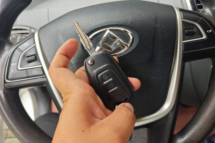 Used SAIC MAXUS Xintu V80 2018 2.5T 6-Speed Manual Aoyuntong Short Wheelbase Mid-Height 5-6 Seater Vehicle Key