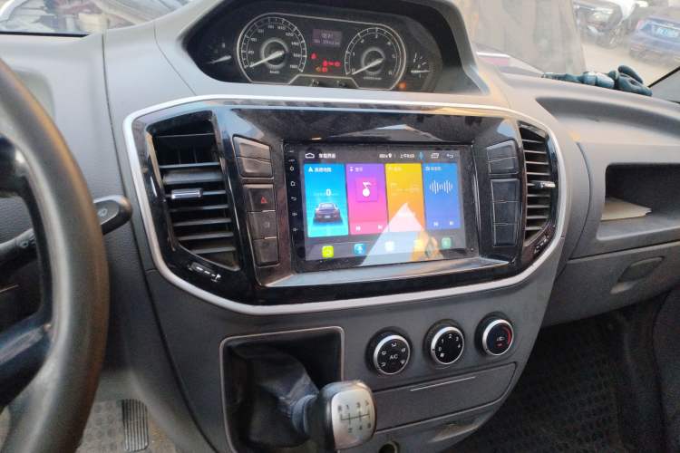 Used SAIC MAXUS Xintu V80 2019 2.5T Classic Version 6-Speed Manual – Aoyuntong Modified Long Wheelbase Mid-Height 7-Seater Audio And AC Panel