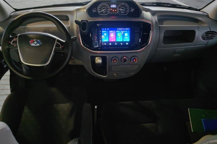 Used SAIC MAXUS Xintu V80 2019 2.5T Classic Edition 6-Speed Manual – Aoyuntong Short Wheelbase Mid-Height Design 5/6 Seats Center Console