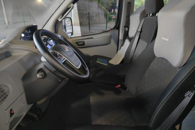 Used SAIC MAXUS Xintu V80 2019 2.5T Classic Edition 6-Speed Manual – Aoyuntong Short Wheelbase Mid-Height Design 5/6 Seats Driver Seat
