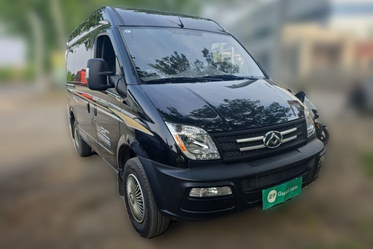 Used SAIC MAXUS Xintu V80 2019 2.5T Classic Edition 6-Speed Manual – Aoyuntong Short Wheelbase Mid-Height Design 5/6 Seats Front Right 45 Deg
