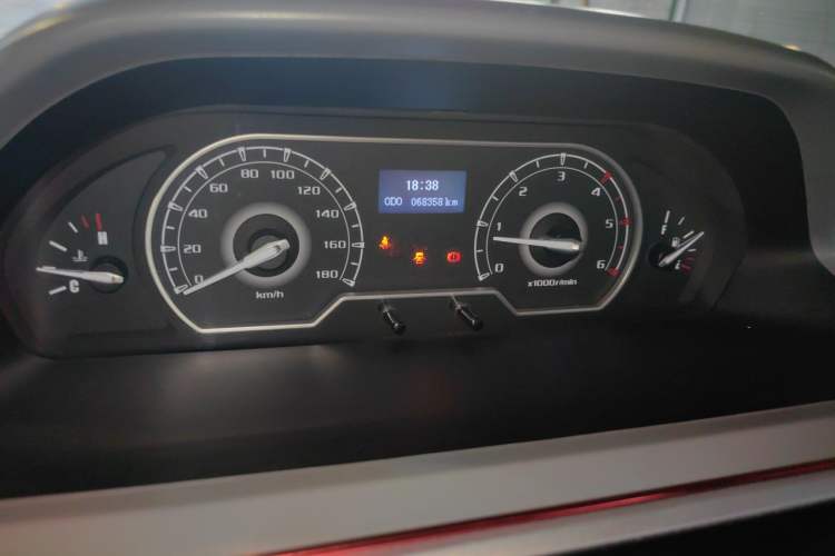 Used SAIC MAXUS Xintu V80 2019 2.5T Classic Edition 6-Speed Manual – Aoyuntong Short Wheelbase Mid-Height Design 5/6 Seats Instrument Cluster