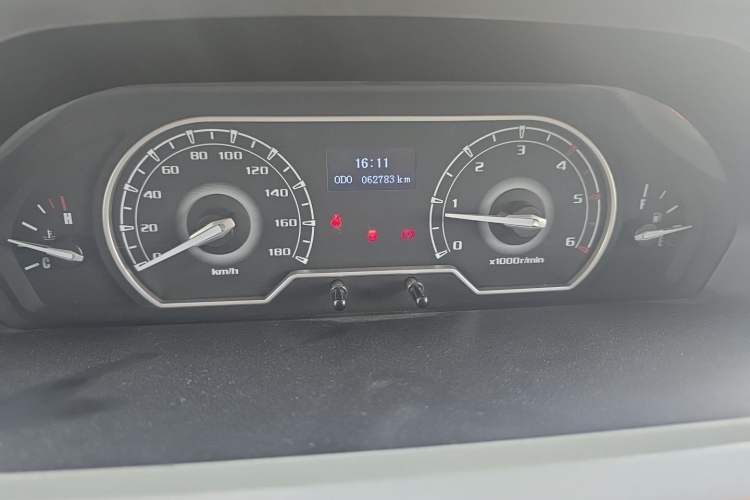 Used SAIC MAXUS Xintu V80 2019 2.5T Classic Edition 6-Speed Manual – Aoyuntong Short Wheelbase Mid-Height Design 5/6 Seats Instrument Cluster