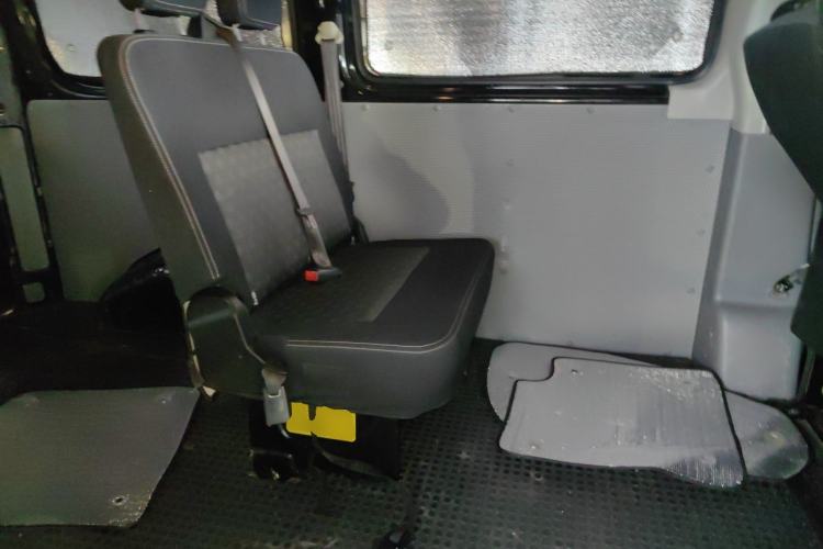 Used SAIC MAXUS Xintu V80 2019 2.5T Classic Edition 6-Speed Manual – Aoyuntong Short Wheelbase Mid-Height Design 5/6 Seats Left Rear Seat