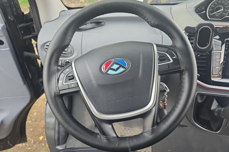 Used SAIC MAXUS Xintu V80 2019 2.5T Classic Edition 6-Speed Manual – Aoyuntong Short Wheelbase Mid-Height Design 5/6 Seats Steering Wheel