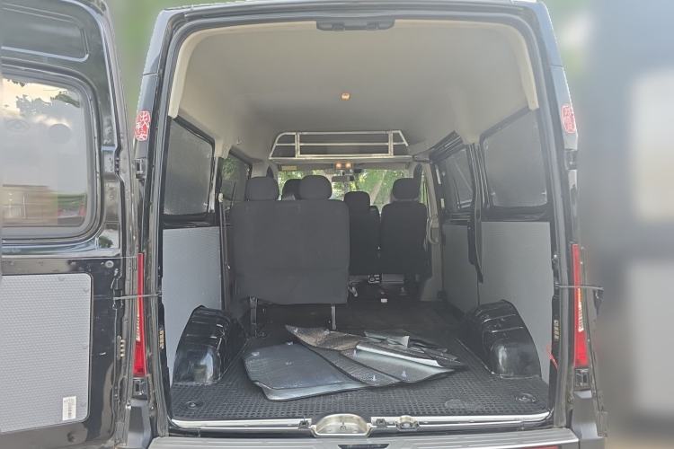Used SAIC MAXUS Xintu V80 2019 2.5T Classic Edition 6-Speed Manual – Aoyuntong Short Wheelbase Mid-Height Design 5/6 Seats Trunk