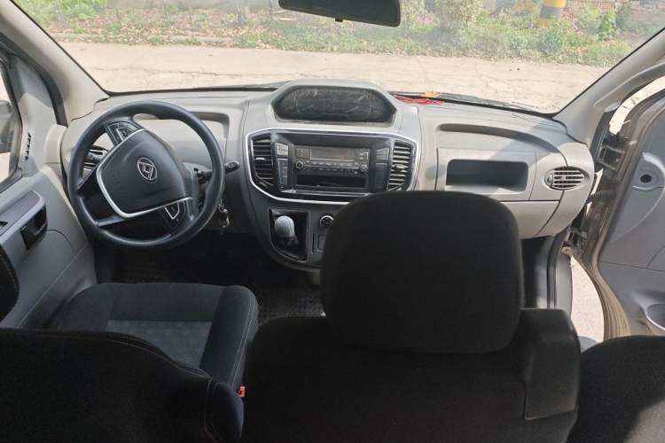 Used SAIC MAXUS Xintu V80 2019 2.5T Classic Version 6-Speed Manual – Aoyuntong Modified Long Wheelbase Mid-Height 7-Seater Center Console