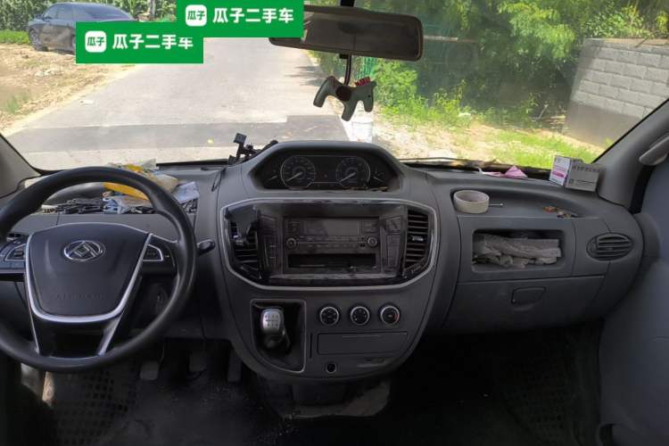 Used SAIC MAXUS Xintu V80 2019 2.5T Classic Model 6-Speed Manual – Aoyuntong Short Wheelbase Ultra-Low Roof 5/6 Seats Center Console