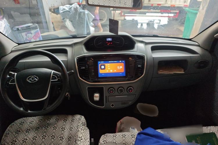 Used SAIC MAXUS Xintu V80 2019 2.5T Classic Edition 6-Speed Manual – Aoyuntong Modified Version Short Wheelbase Mid-Height Roof 5/6 Seats Center Console