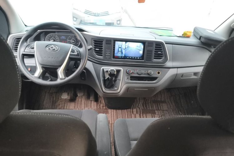 Used SAIC MAXUS Xintu V80 2019 2.0T Plus 6-Speed Manual – Aoyuntong Short Wheelbase Ultra-Low Roof 5/6-Seater Center Console