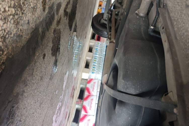 Used SAIC MAXUS Xintu V80 2019 2.5T Classic Edition 6-Speed Manual – Aoyuntong Modified Version Short Wheelbase Mid-Height Roof 5/6 Seats Chassis Front Right