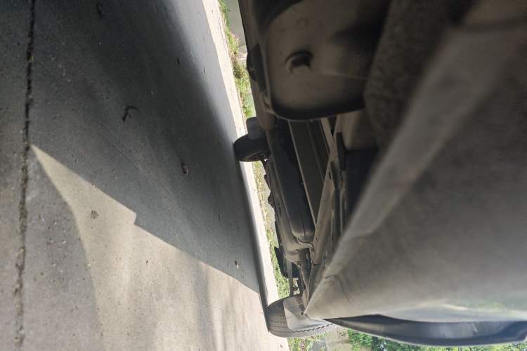 Used SAIC MAXUS Xintu V80 2019 2.5T Classic Version 6-Speed Manual – Aoyuntong Modified Long Wheelbase Mid-Height 7-Seater Chassis Rear Right