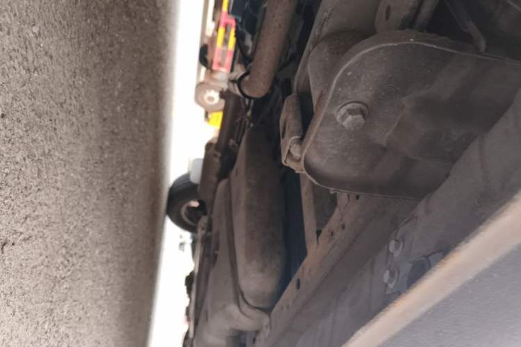 Used SAIC MAXUS Xintu V80 2019 2.0T Plus 6-Speed Manual – Aoyuntong Short Wheelbase Ultra-Low Roof 5/6-Seater Chassis Rear Right