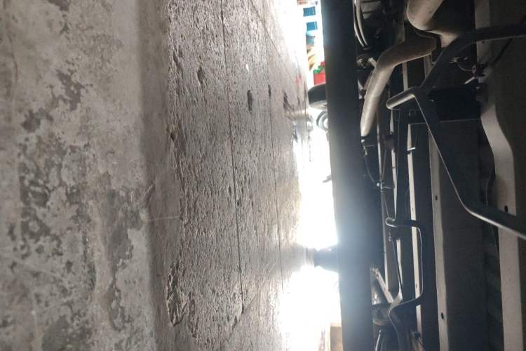 Used SAIC MAXUS Xintu V80 2019 2.5T Classic Edition 6-Speed Manual – Aoyuntong Modified Version Short Wheelbase Mid-Height Roof 5/6 Seats Chassis Rear