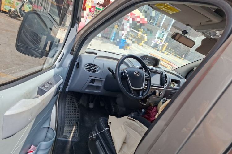 Used SAIC MAXUS Xintu V80 2019 2.5T Classic Edition 6-Speed Manual – Aoyuntong Short Wheelbase Mid-Height Design 5/6 Seats Driver Seat
