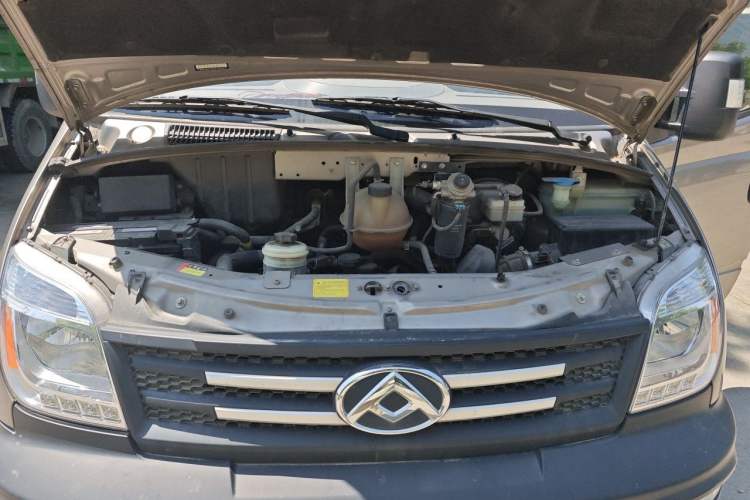 Used SAIC MAXUS Xintu V80 2019 2.5T Classic Version 6-Speed Manual – Aoyuntong Modified Long Wheelbase Mid-Height 7-Seater Engine Bay