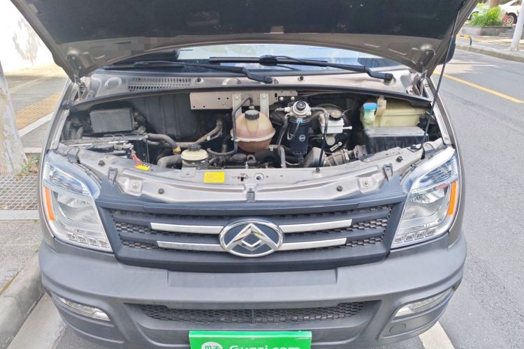 Used SAIC MAXUS Xintu V80 2019 2.5T Classic Model AMT Aoyuntong Short Wheelbase Ultra-Low Roof 5/6-Seater Engine Bay