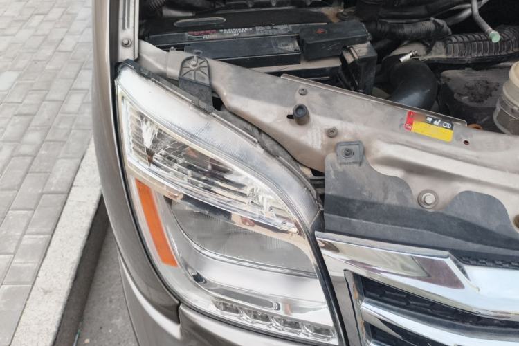 Used SAIC MAXUS Xintu V80 2019 2.0T Plus 6-Speed Manual – Aoyuntong Short Wheelbase Ultra-Low Roof 5/6-Seater Engine Bay Right