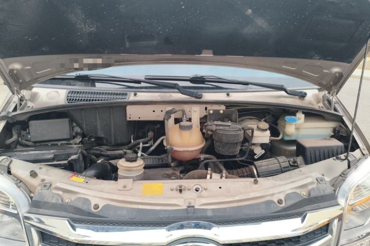 Used SAIC MAXUS Xintu V80 2019 2.0T Plus 6-Speed Manual – Aoyuntong Short Wheelbase Ultra-Low Roof 5/6-Seater Engine Bay