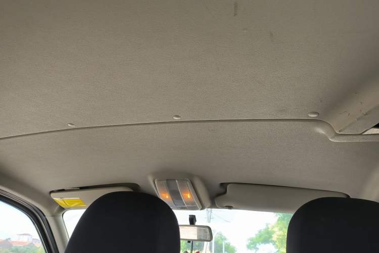 Used SAIC MAXUS Xintu V80 2019 2.5T Classic Model 6-Speed Manual – Aoyuntong Short Wheelbase Ultra-Low Roof 5/6 Seats Headliner