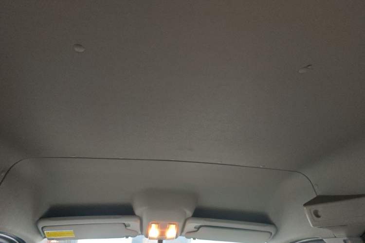 Used SAIC MAXUS Xintu V80 2019 2.5T Classic Edition 6-Speed Manual – Aoyuntong Modified Version Short Wheelbase Mid-Height Roof 5/6 Seats Headliner