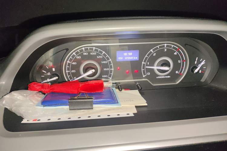 Used SAIC MAXUS Xintu V80 2019 2.5T Classic Model 6-Speed Manual – Aoyuntong Short Wheelbase Ultra-Low Roof 5/6 Seats Instrument Cluster