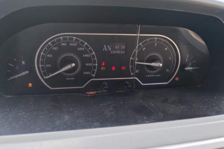 Used SAIC MAXUS Xintu V80 2019 2.5T Classic Model AMT Aoyuntong Short Wheelbase Ultra-Low Roof 5/6-Seater Instrument Cluster