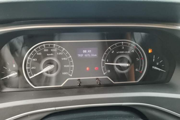 Used SAIC MAXUS Xintu V80 2019 2.0T Plus 6-Speed Manual – Aoyuntong Short Wheelbase Ultra-Low Roof 5/6-Seater Instrument Cluster