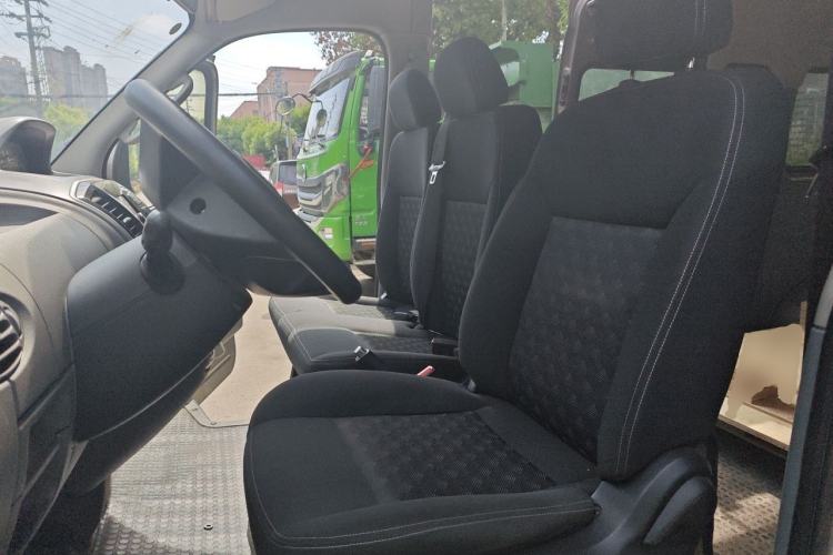 Used SAIC MAXUS Xintu V80 2019 2.5T Classic Version 6-Speed Manual – Aoyuntong Modified Long Wheelbase Mid-Height 7-Seater Left Front Seat